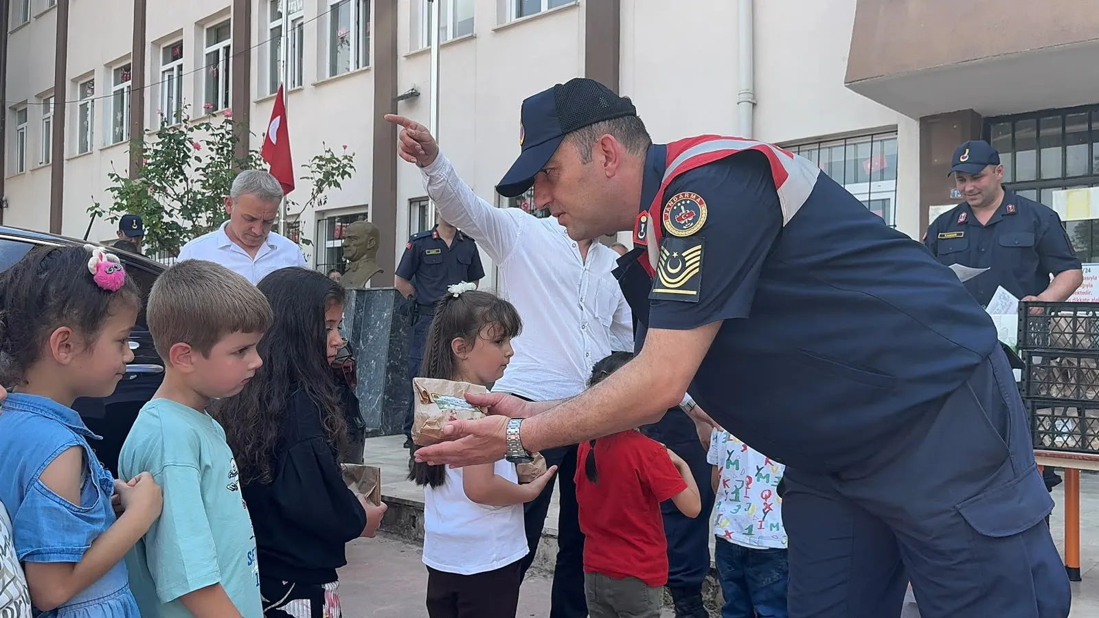 Jandarmadan Çevre Haftasına Anlamlı Etkinlik