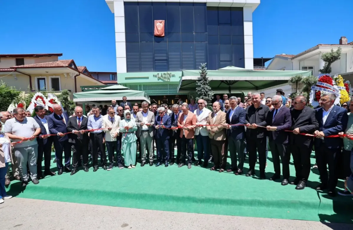 Ladin 1968 Serdivan'daki yeni şubesini törenle hizmete açtı