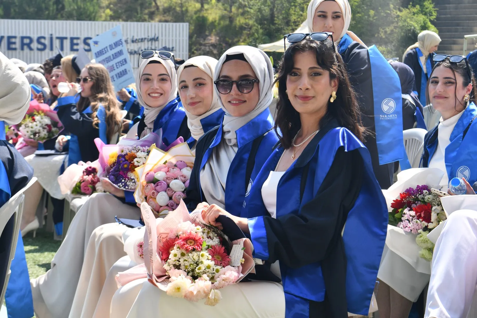 SAU’de Mezuniyet Heyecanı ve Gururu Coşkuyla Başladı