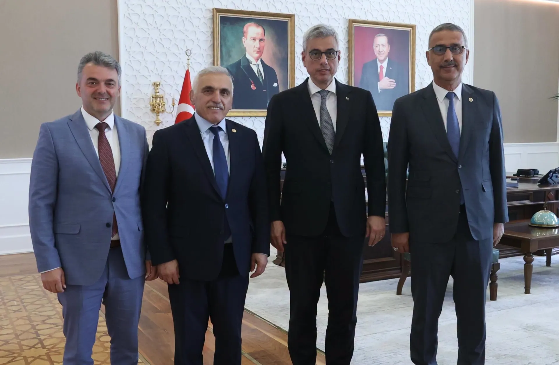 Sakarya heyetinden Sağlık Bakanı Memişoğlu'na ziyaret