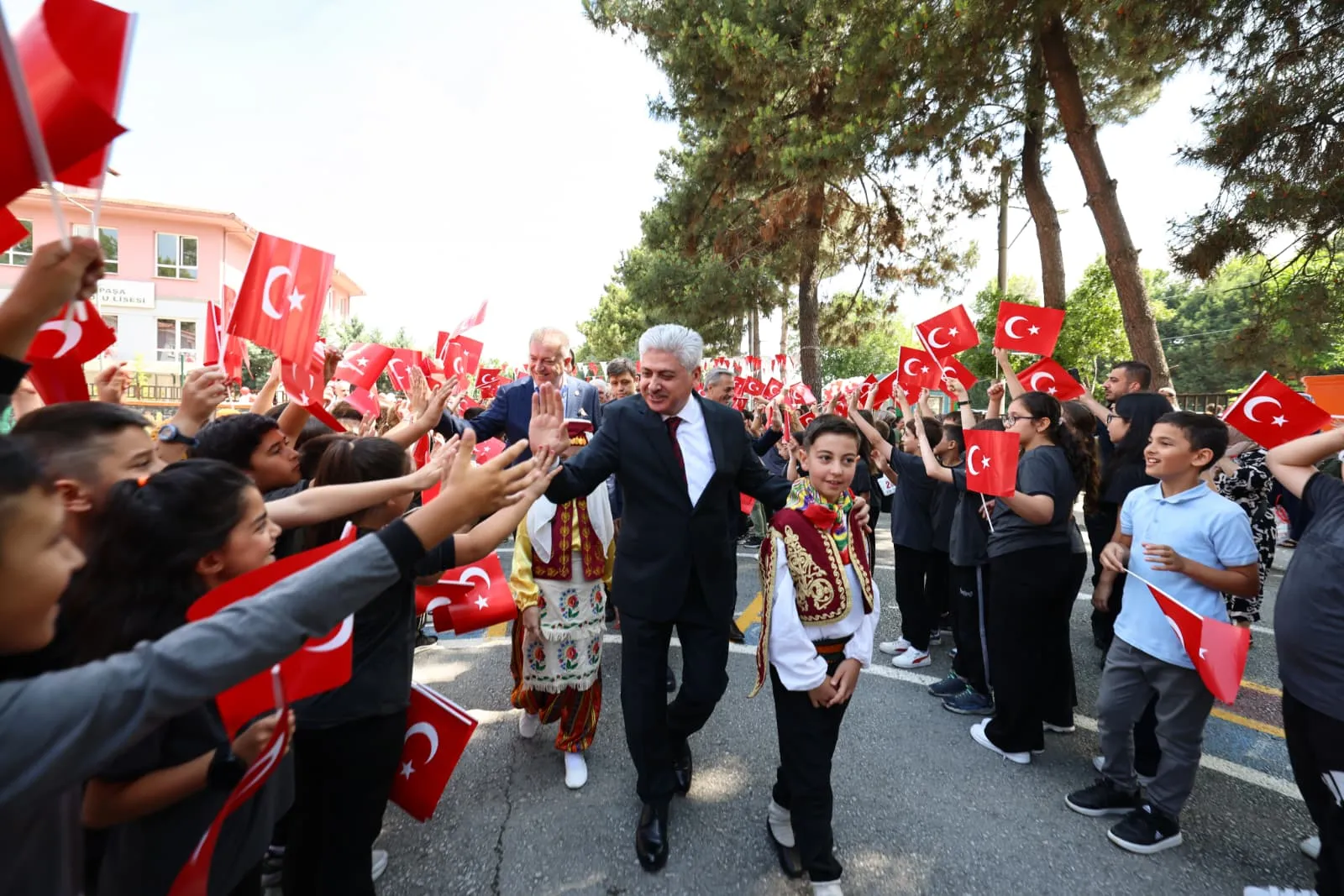 Binlerce Öğrenci Tatile Girdi