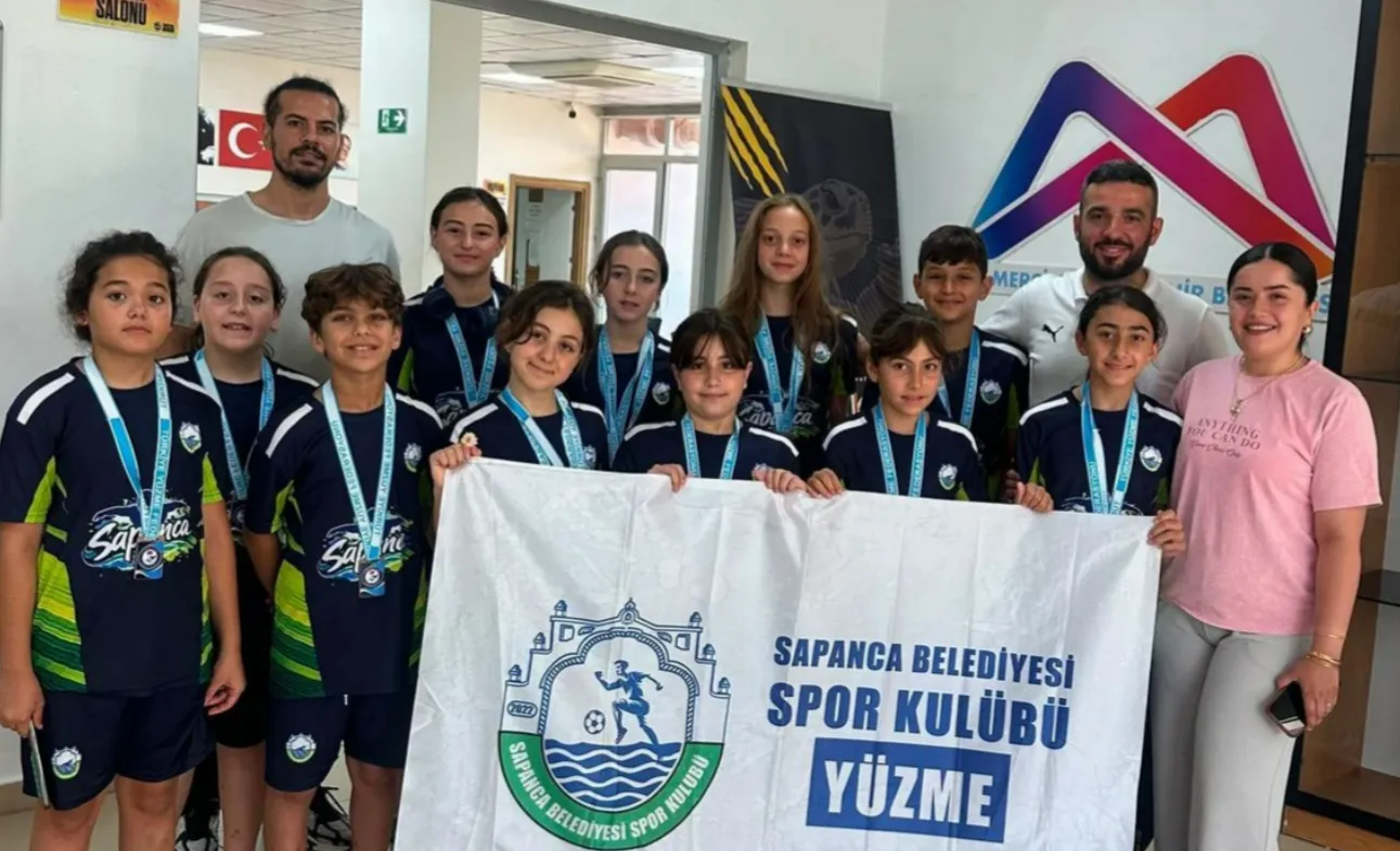 Sapanca'nın yüzücüleri Mersin'den derecelerle döndü