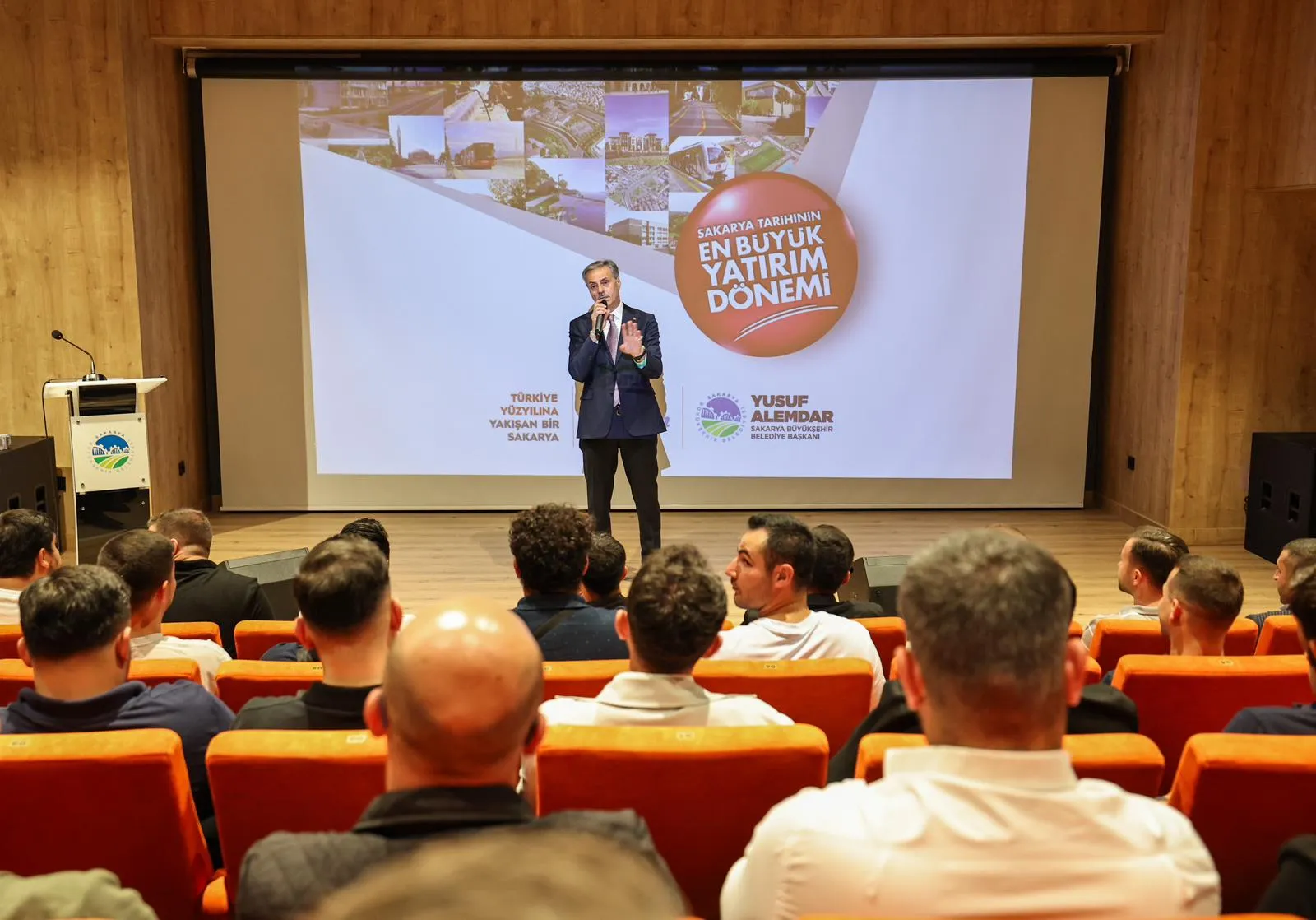 Başkan Alemdar gençlerle AKM’de buluştu