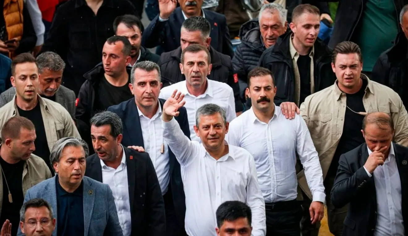 Özgür Özel'in yeni partisine CHP İl Başkanı Curoğlu'ndan destek