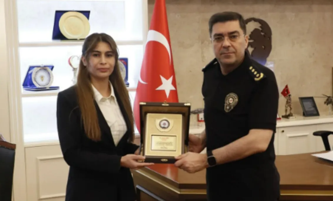 Sakarya'ya atanan Başkomisere teşekkür plaketi