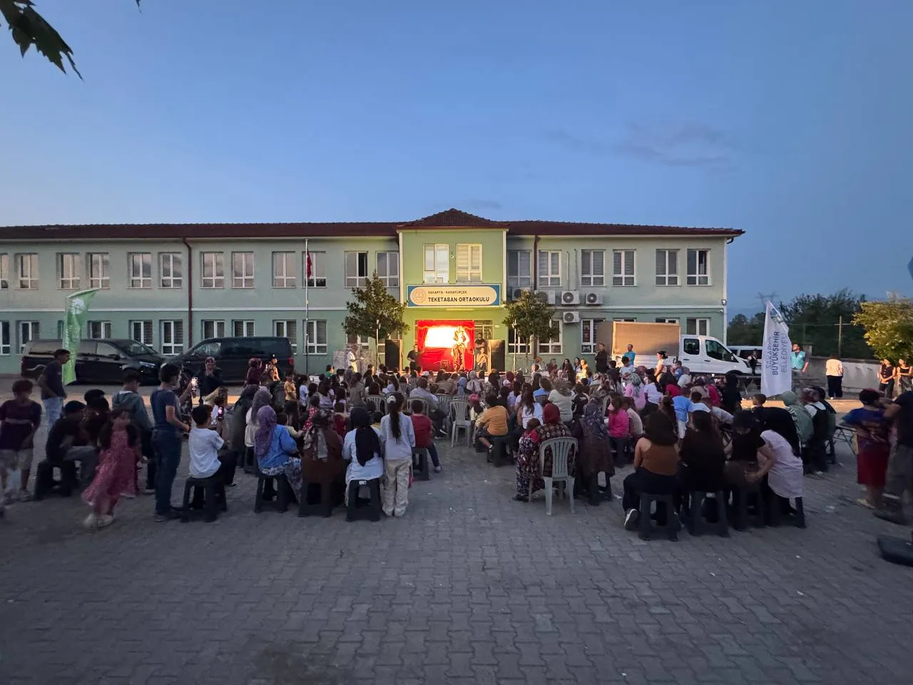 Yaz neşesi yüzlerce çocukla buluştu