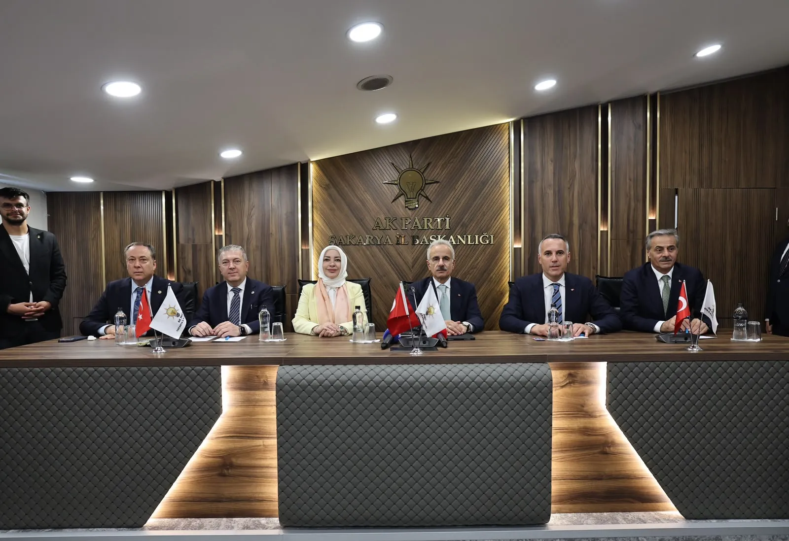 Bakan Uraloğlu AK Parti Sakarya İl Başkanlığı'nı ziyaret etti
