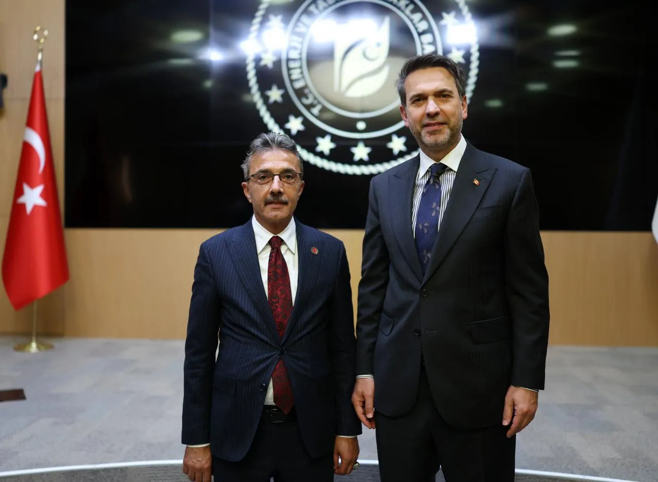 Başkan Şenol Dinç, Enerji ve Tabii Kaynaklar Bakanı Alparslan Bayraktar’ı ziyaret etti