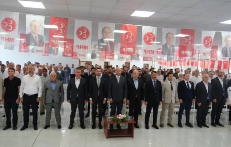 MHP'de 16 ilçede salonlara sığmayan kongre maratonu Taraklı'da tamamlandı