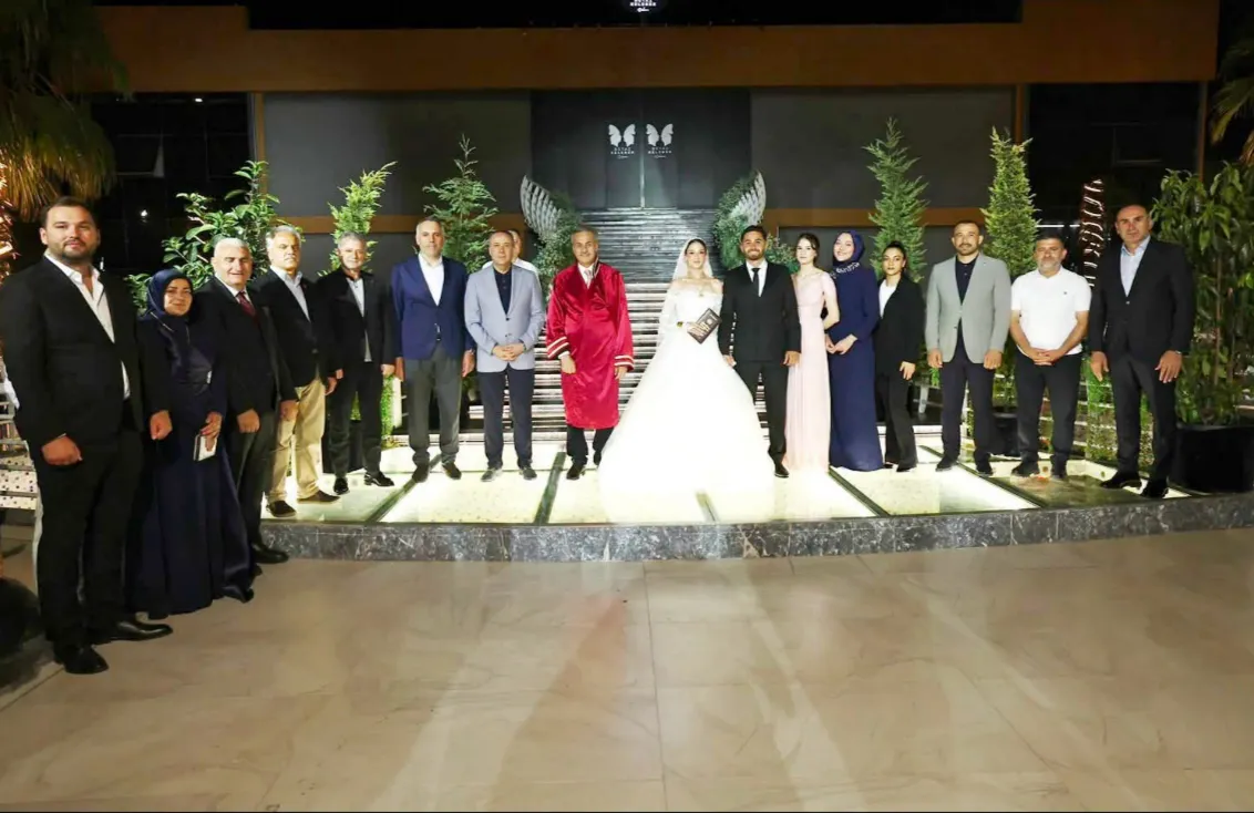 Melike ve Şükrü görkemli düğünle hayatlarını birleştirdi