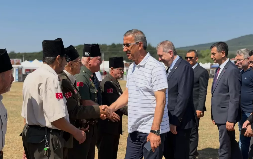 AK Parti’de milletvekilleri ilçelerde vatandaşla buluşuyor