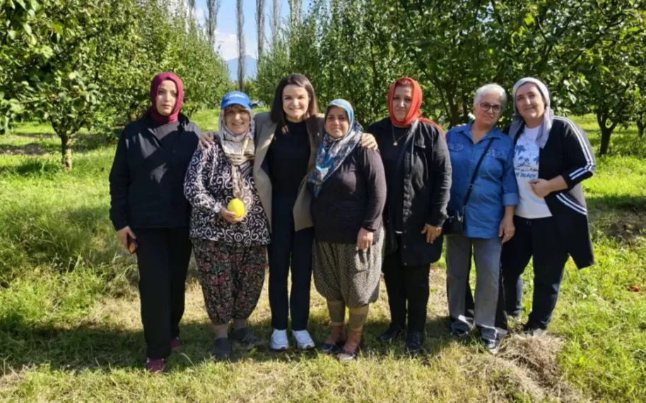 Selda Sezgin Geyve'de ayva hasadına katıldı!