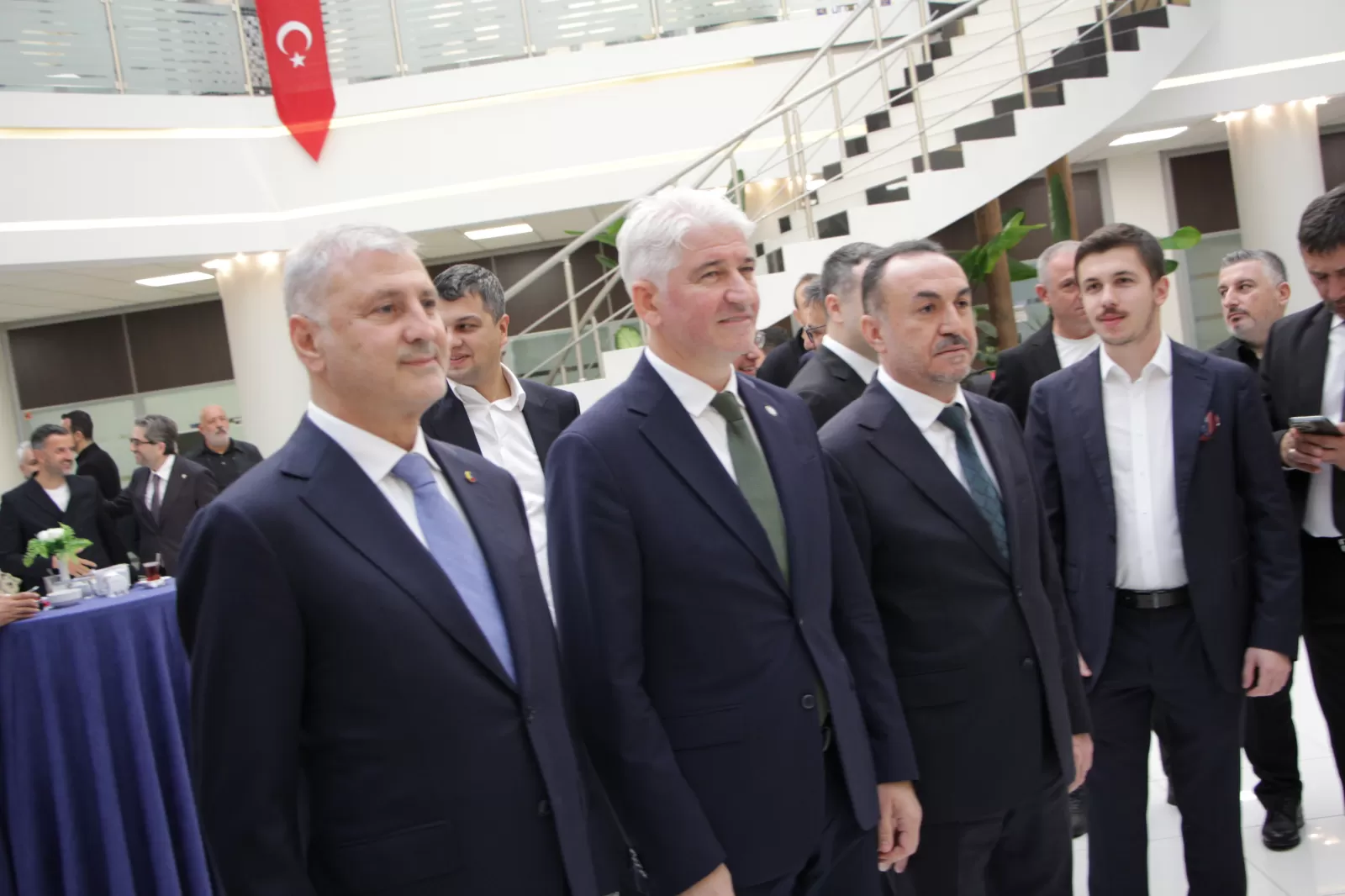 Akgün Altuğ ve Yılmaz Dünya yan yana poz verdi