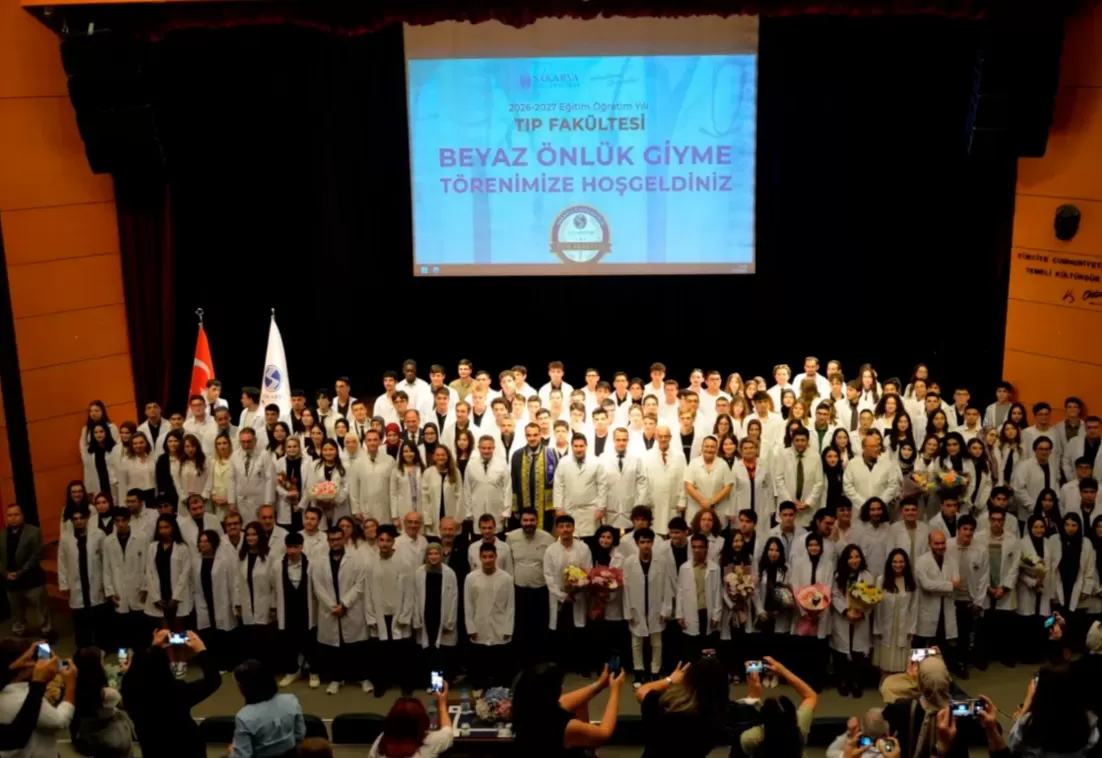 SAÜ tıp fakültesi öğrencileri beyaz önlüklerini giydi