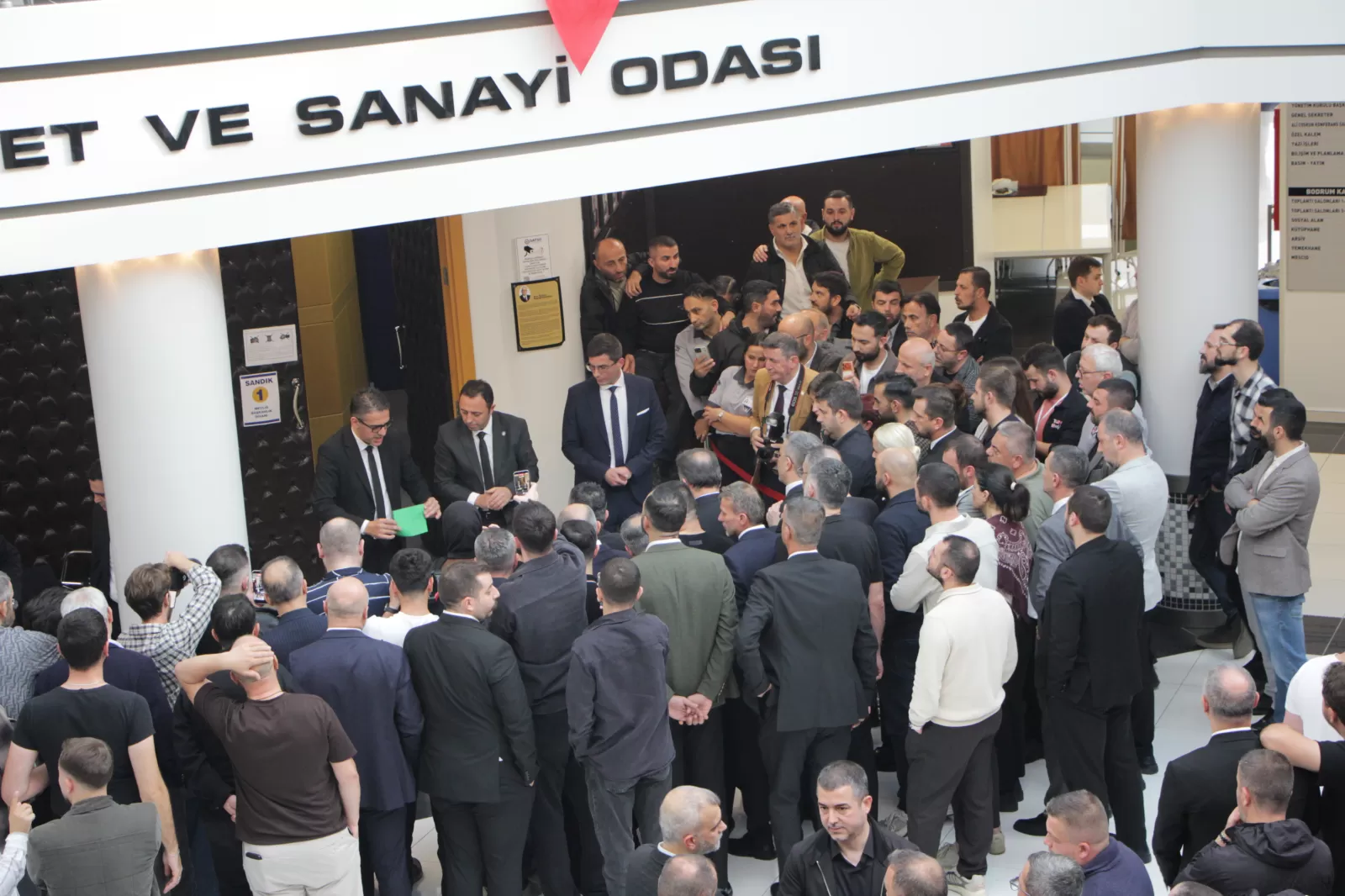 Seçim sonuçlarının ardından Erdem Ercan ve ekibi büyük sevinç yaşadı