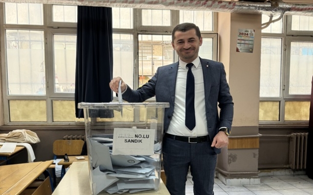 Sarı oyunu kullandı!
