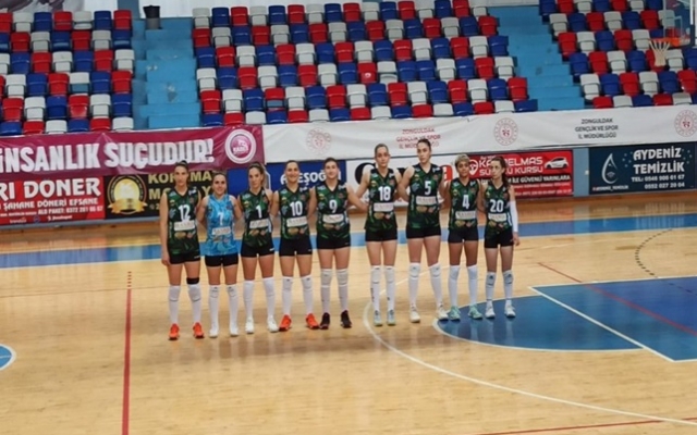 Sakarya Voleybolda zirve değişmedi