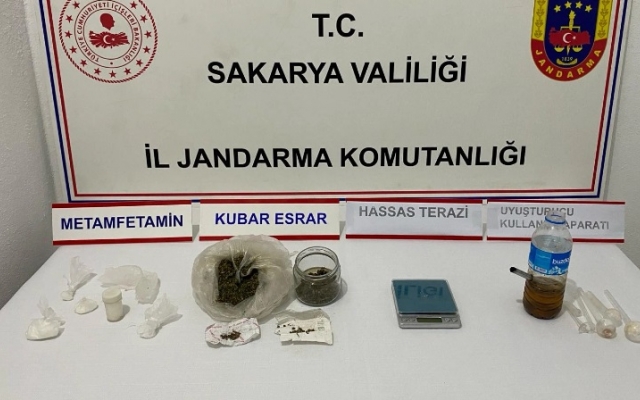 Jandarmadan uyuşturucu ve aranan şahıslara yönelik operasyon