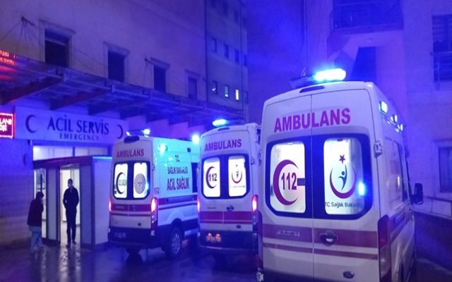 Akyazı'da kaza:  1’i bebek 3  yaralı