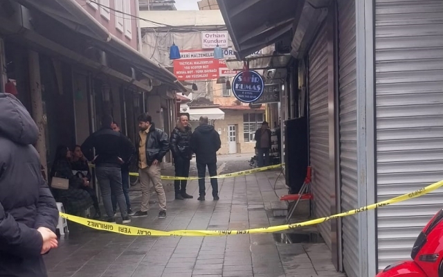 Uzun Çarşı'da kuyumcuyu soydular!