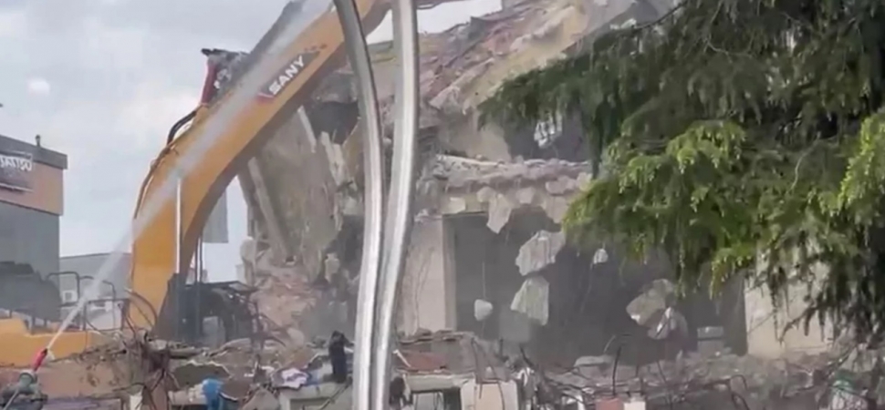 İl Halk Kütüphanesinin yıkımı başladı