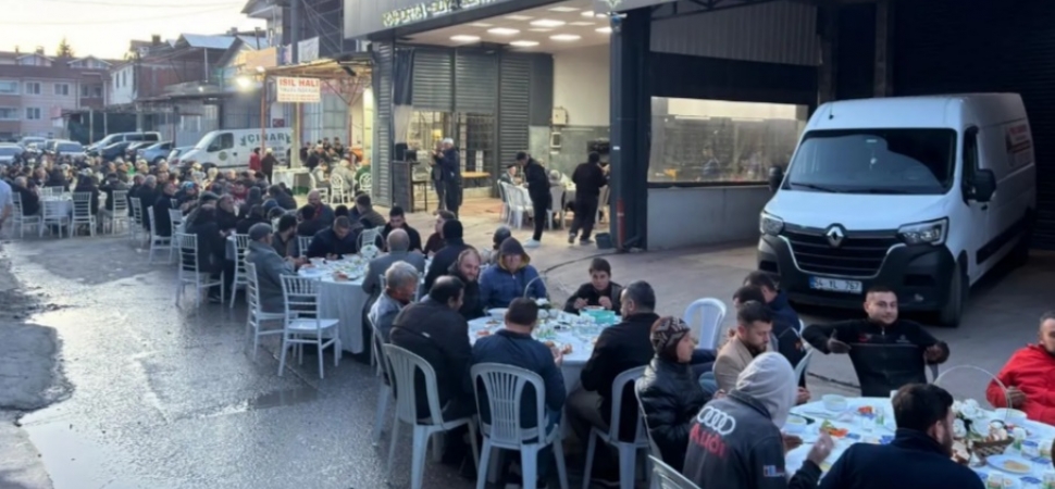 Erenler Marangozlar Sanayi Sitesi esnafı iftarda buluştu