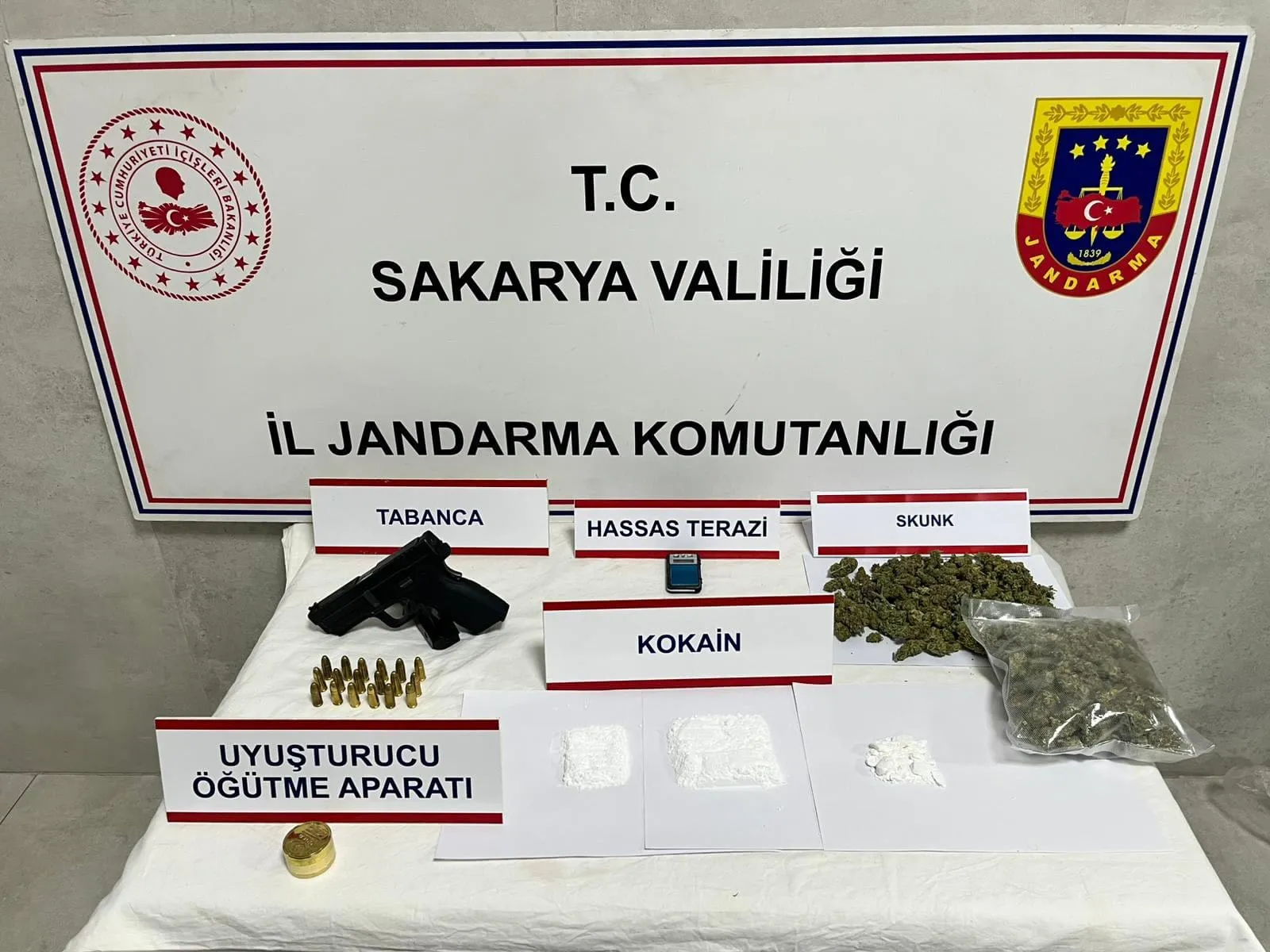 Karasu ve Geyve'de iki torbacıya operasyon!
