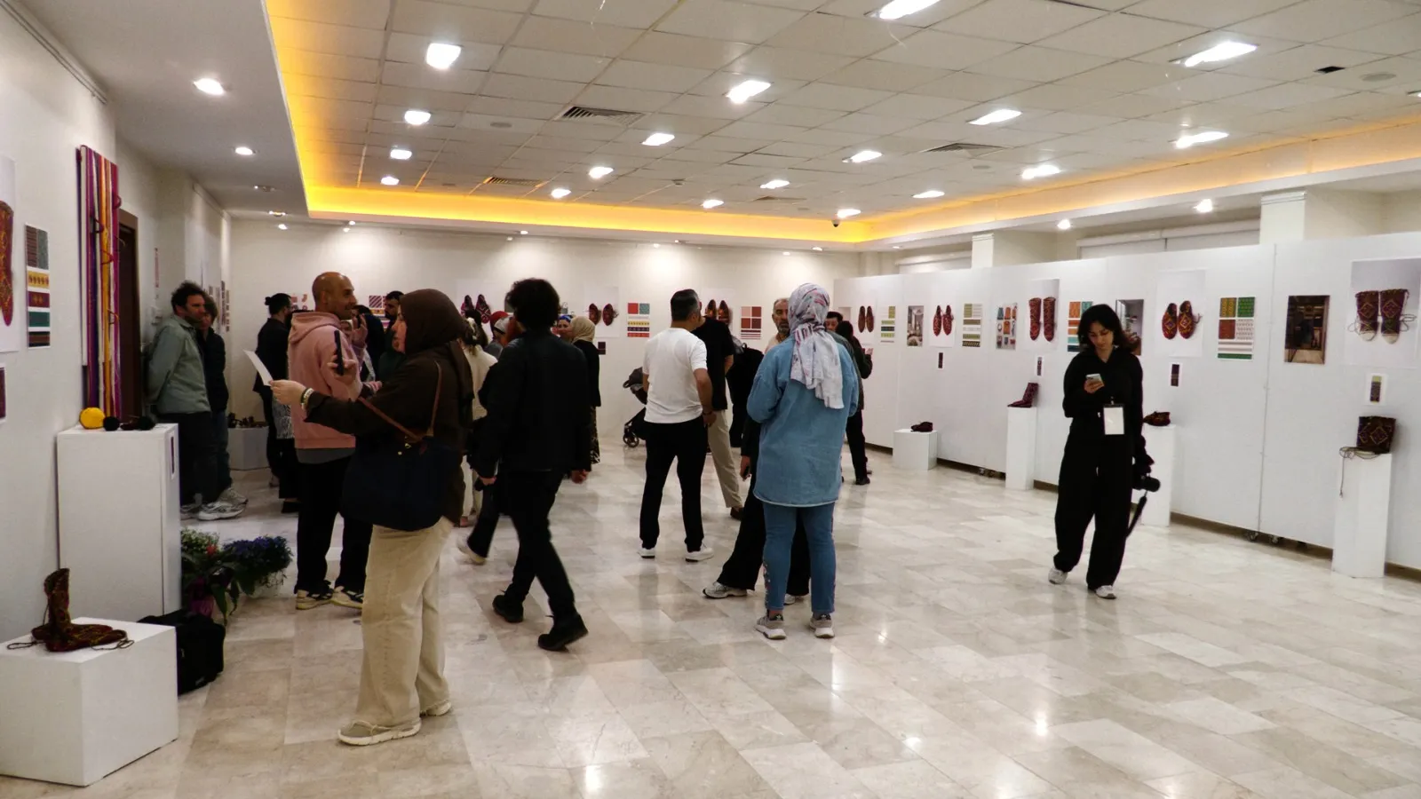 100-150 yıllık geleneksel kalçin ve çoraplar sanatseverlerle buluştu