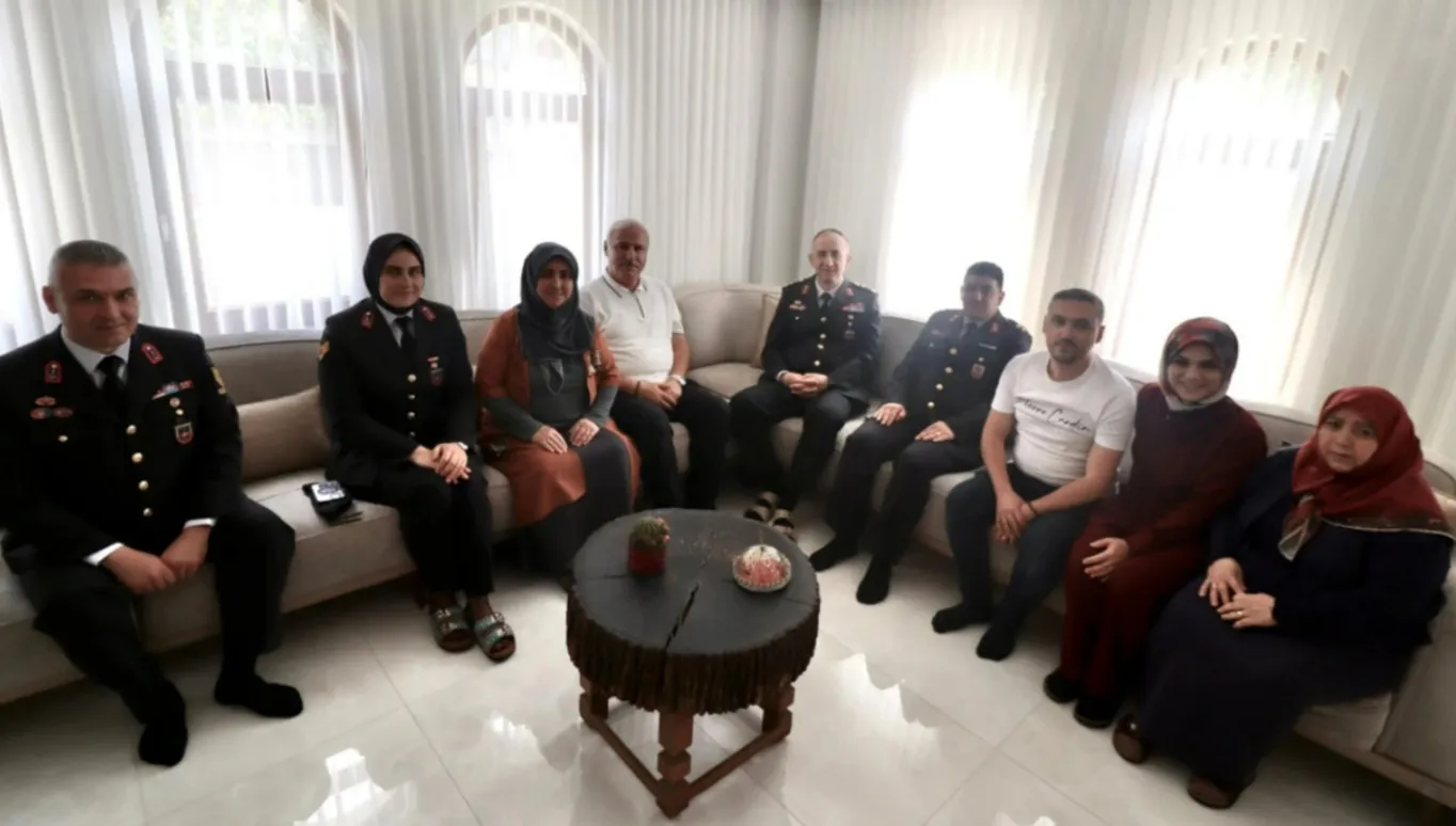 İl Jandarma Komutanı'ndan şehit ailesine ziyaret