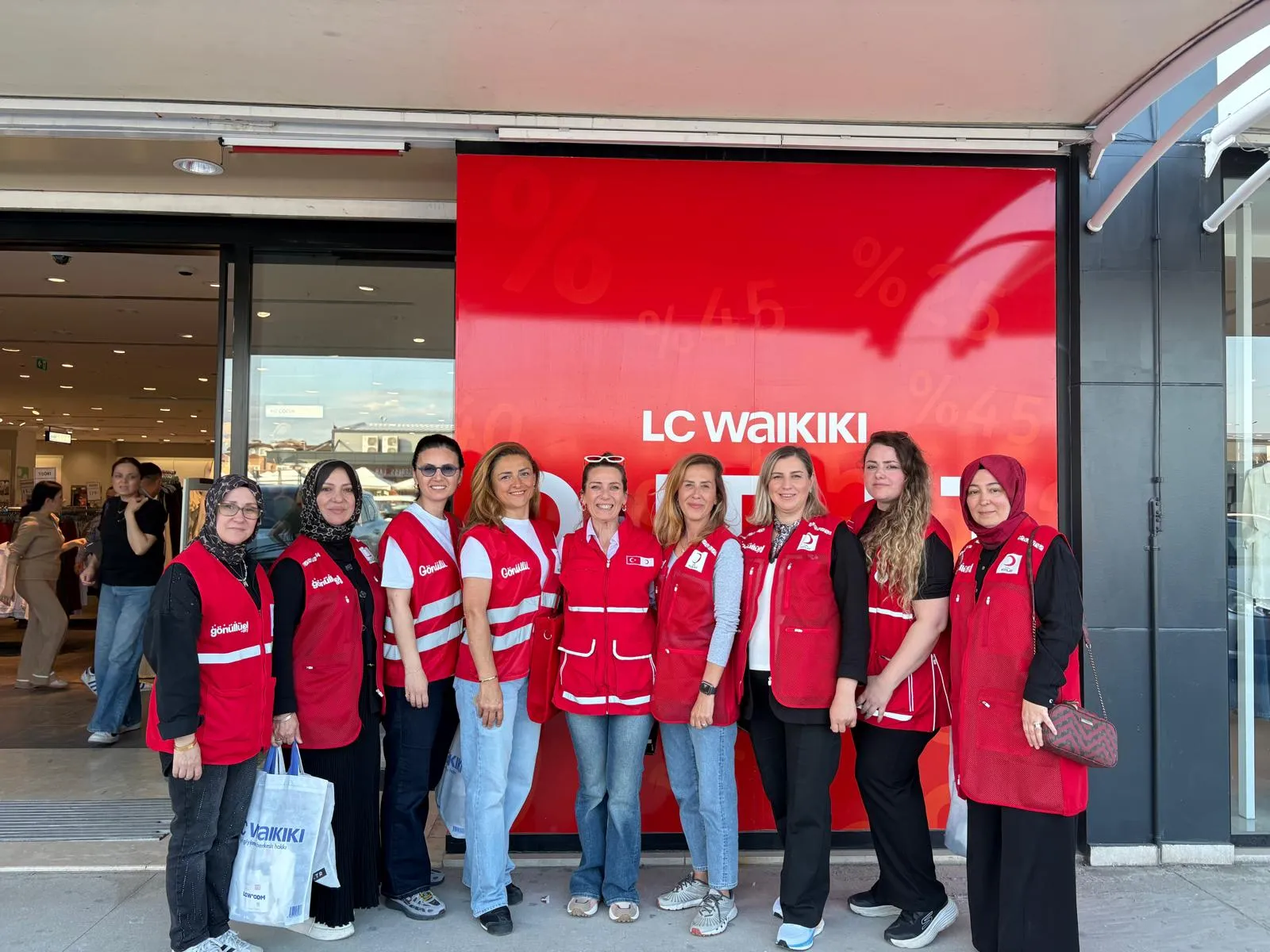 Türk Kızılay Kadın Sakarya’dan Yetim Çocuklara Bayram Sevinci