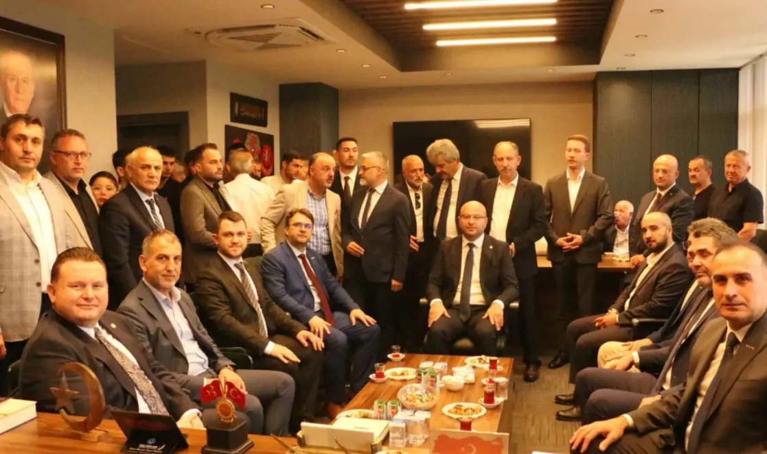 MHP’de coşkulu bayramlaşma