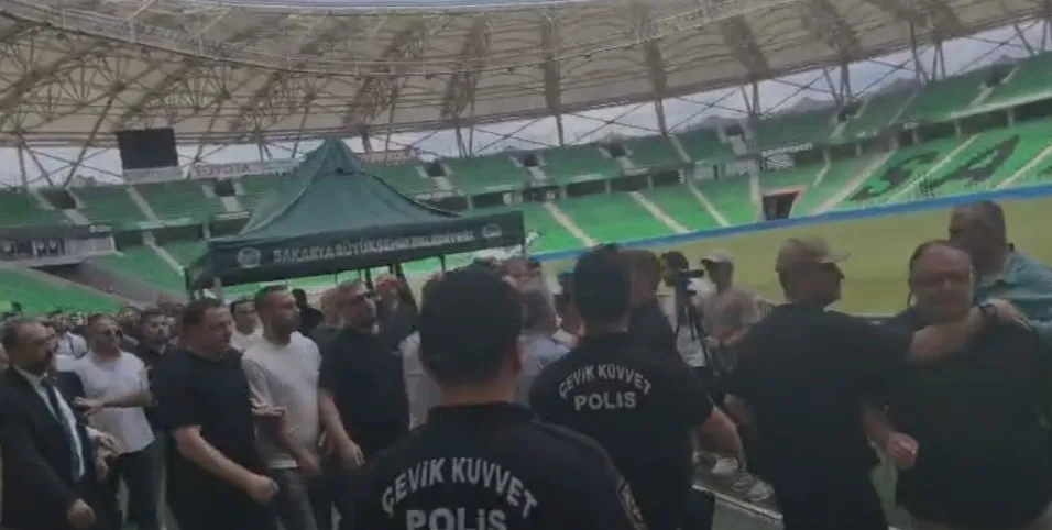 Sakaryaspor kongresinde gerginlik!