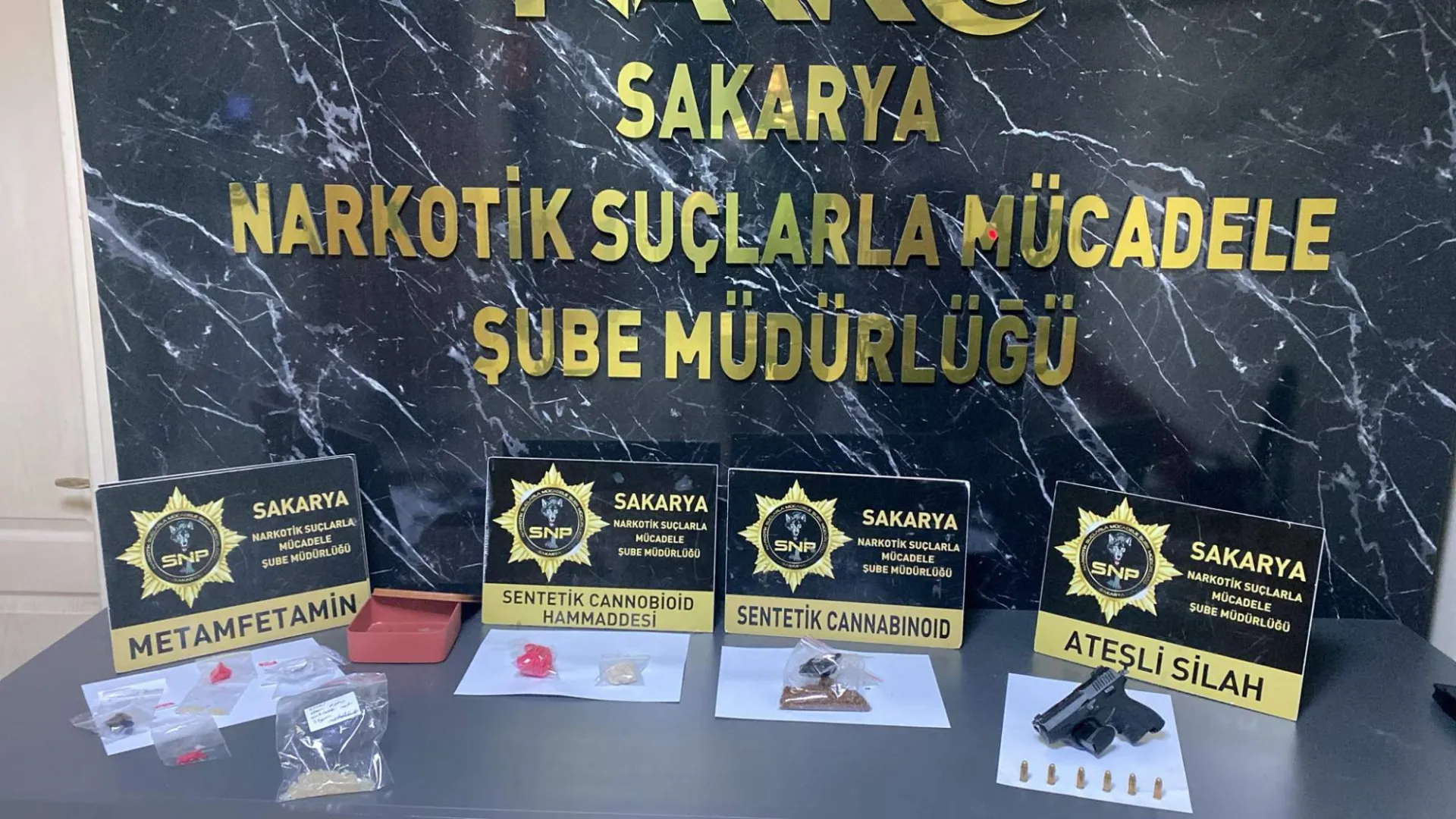 Klozete Döktüğü Uyuşturucuyla Yakalandı