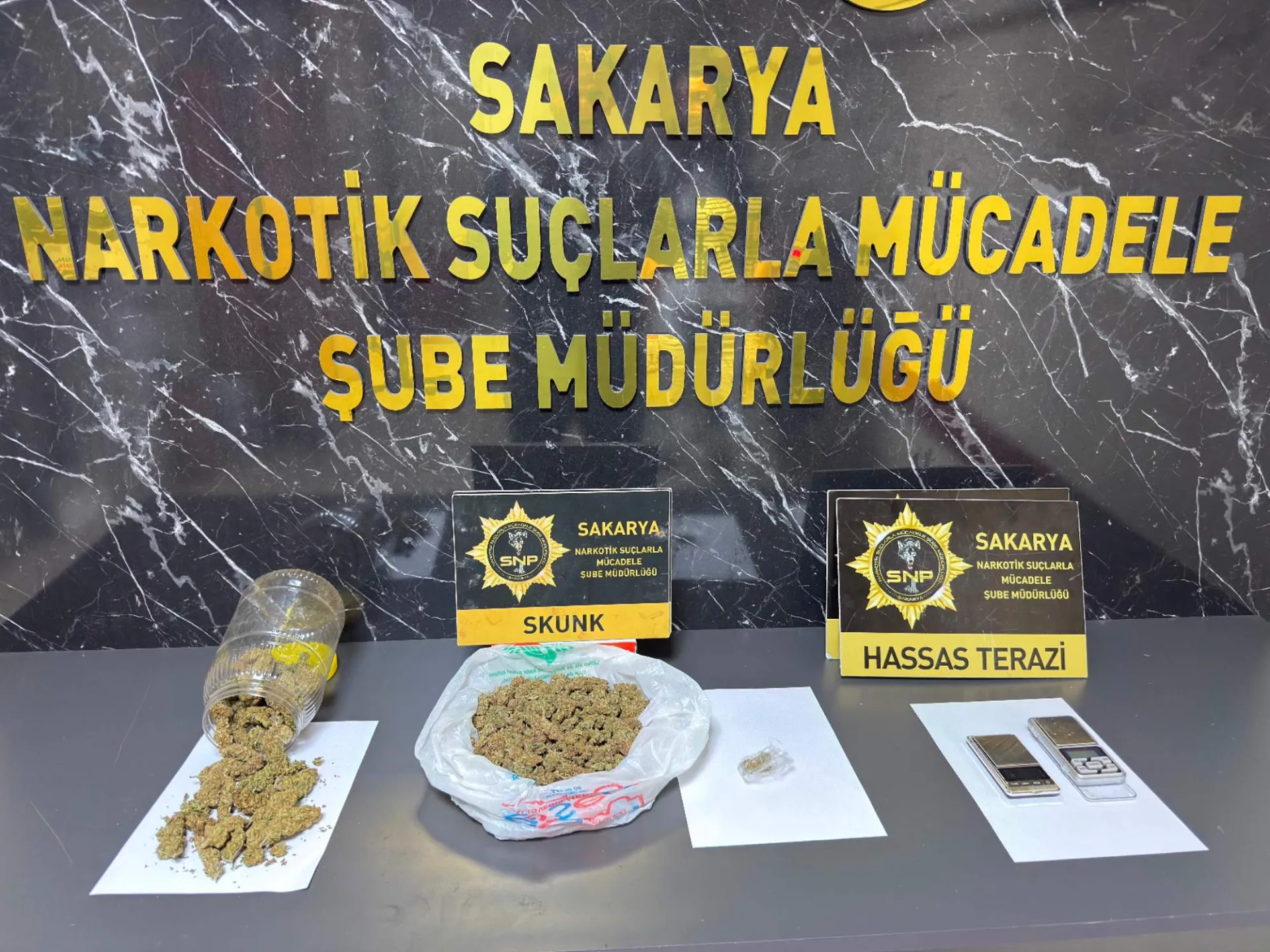 Adapazarı'nda zehir tacirine baskın!