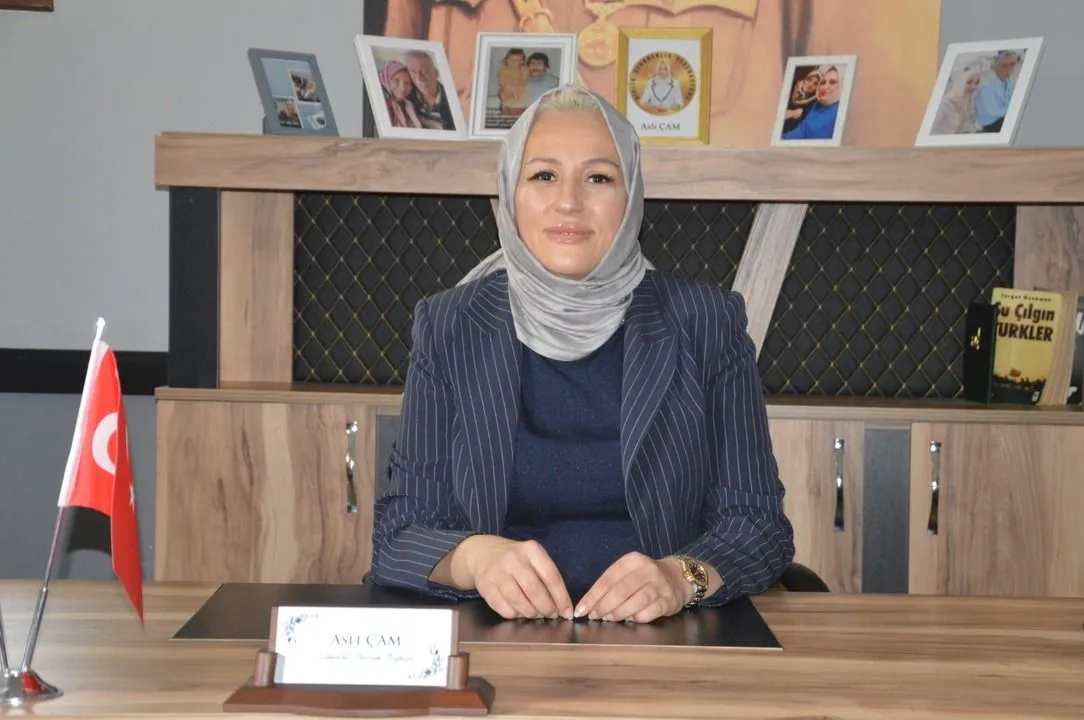 Aslı Çam'dan babalar günü mesajı