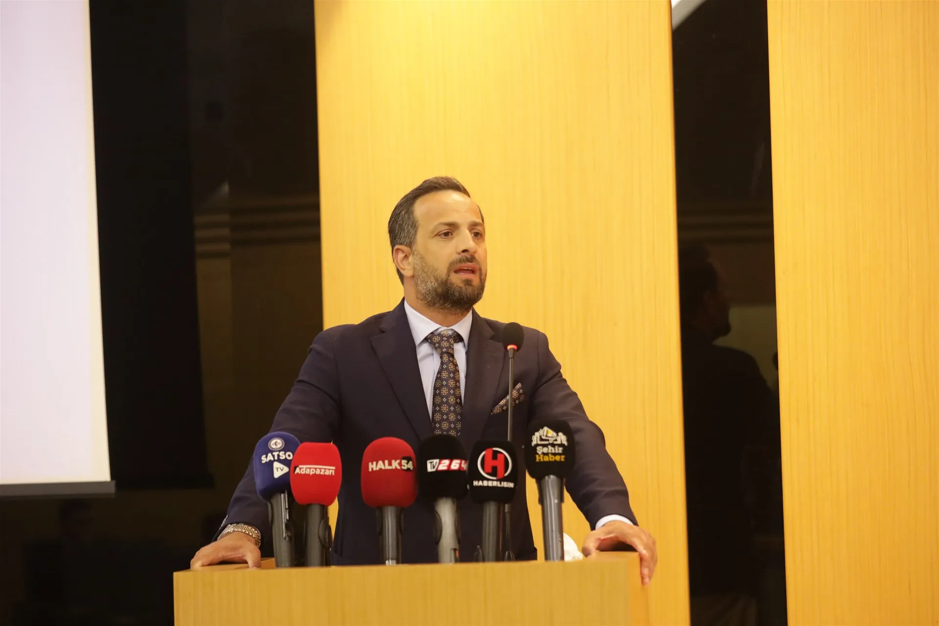 Murat Ekşi "Müteahhitleri AKSA ile belediye arasında muhatap bırakmayın"