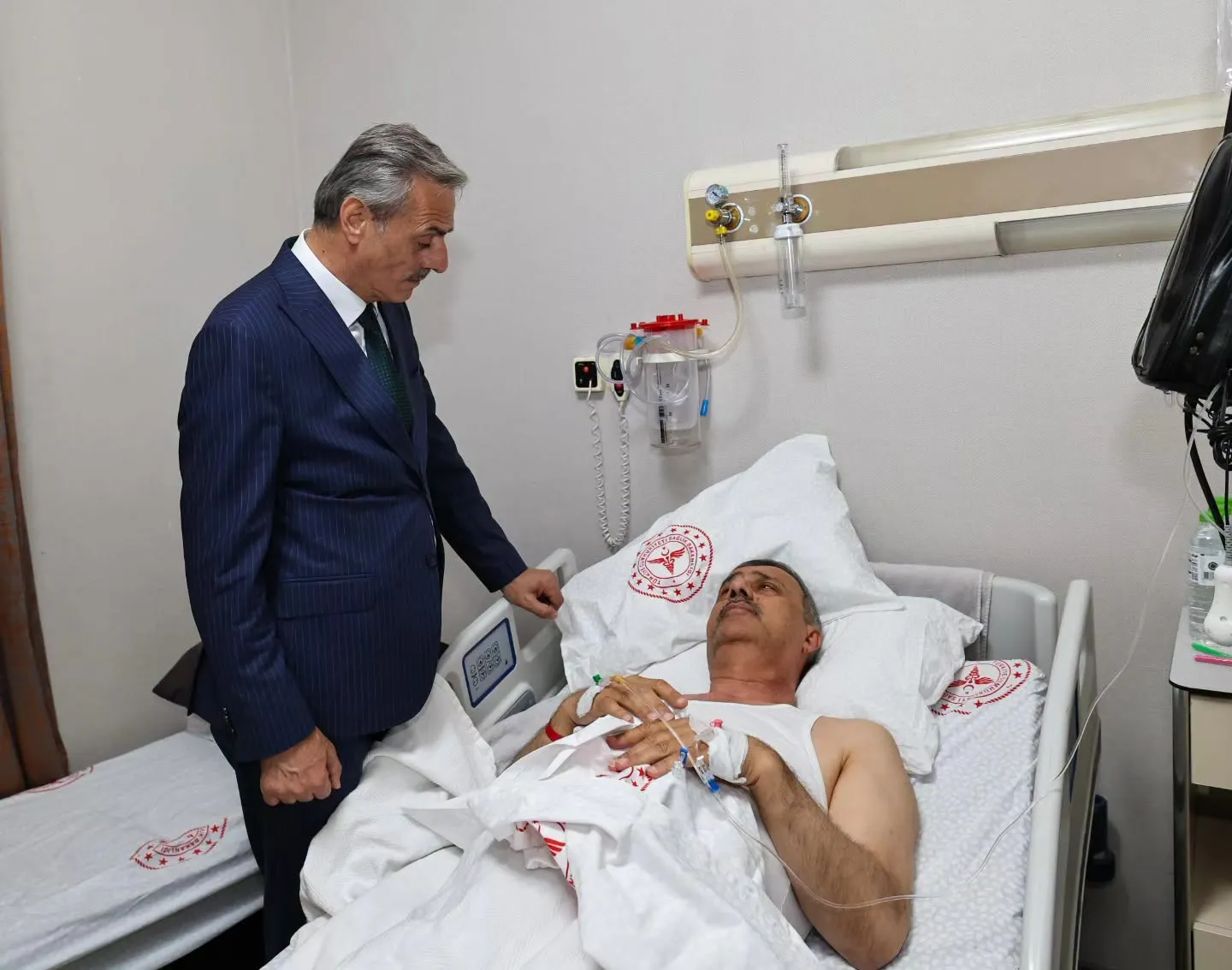 Yusuf Alemdar'dan Lütfi Bayraktar'a geçmiş olsun ziyareti