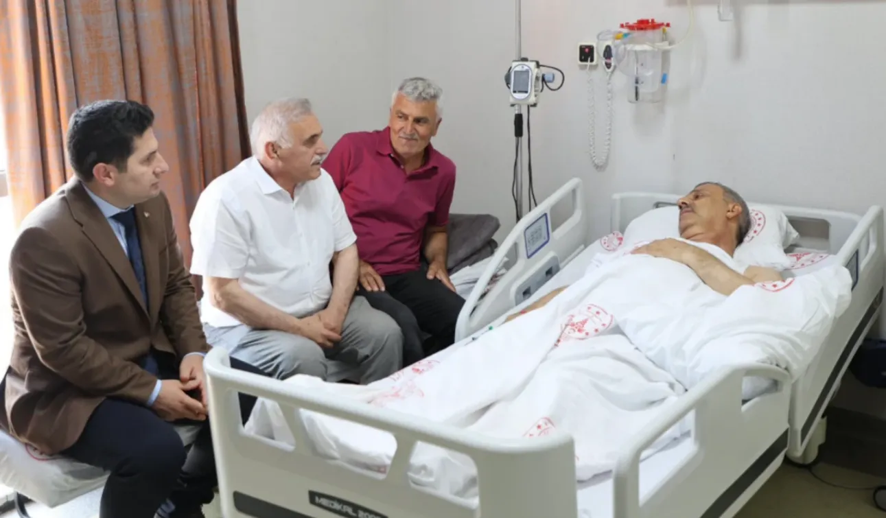 Ameliyat olan Bayraktar'a geçmiş olsun ziyareti