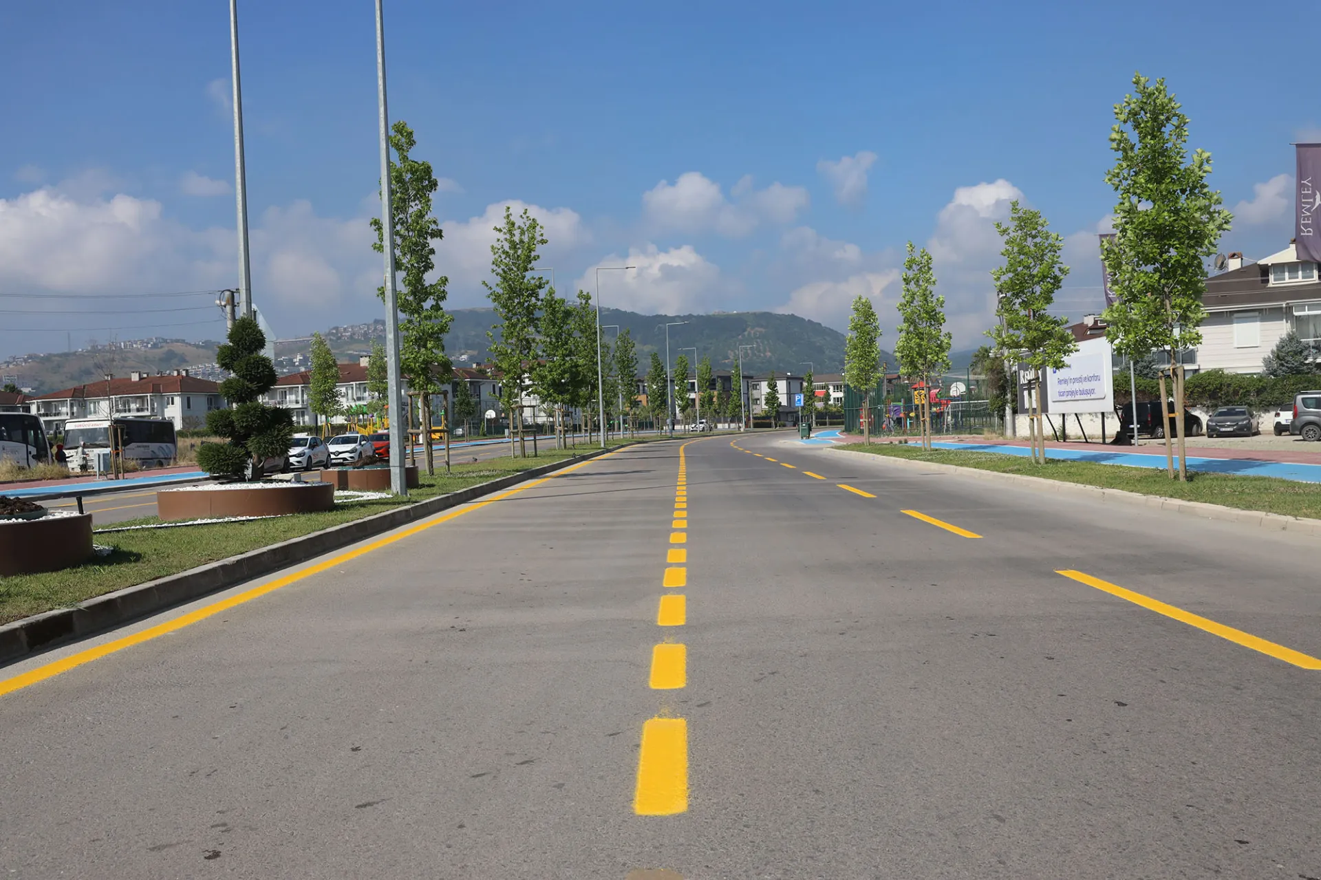 Büyükşehir, yol çizgilerini yenileyerek güvenli ulaşımı güçlendiriyor