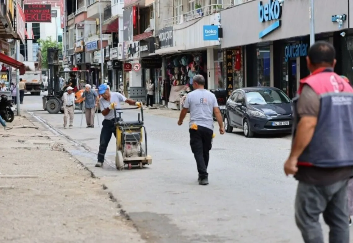 Hendek'te sokak sokak hizmet seferberliği devam ediyor