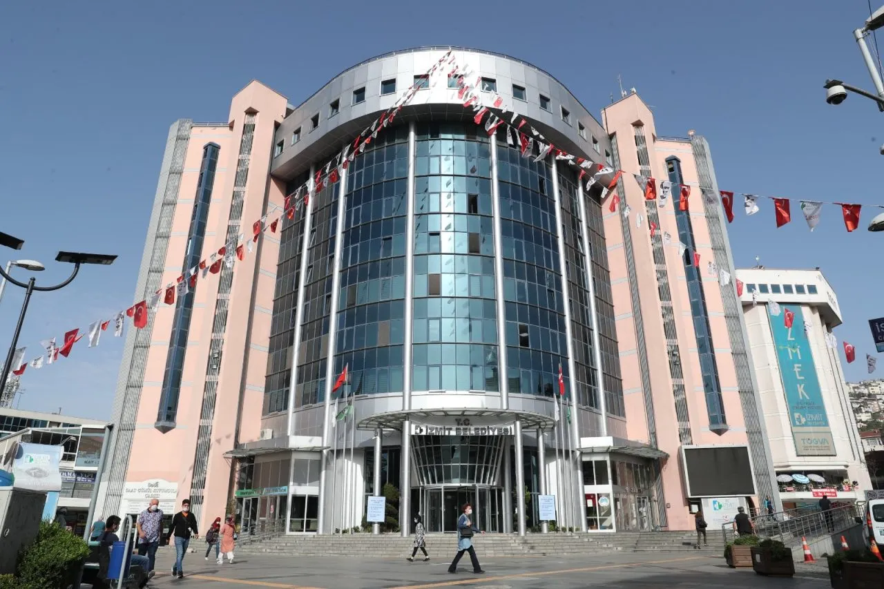 İzmit Belediyesine Yolsuzluk Operasyonu: 28 Gözaltı