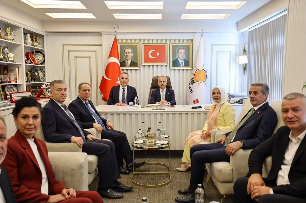 Bakan Uraloğlu AK Parti Sakarya İl Başkanlığı'nı ziyaret etti