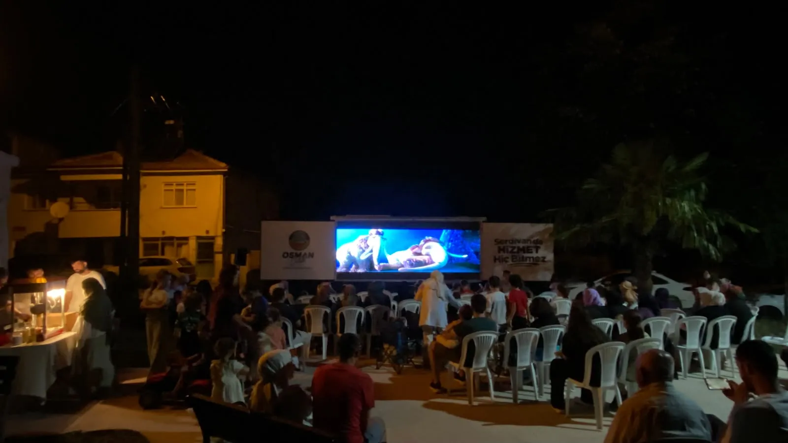 Serdivan’da Açık Hava Sinema Geceleri Beşevler’de Başladı