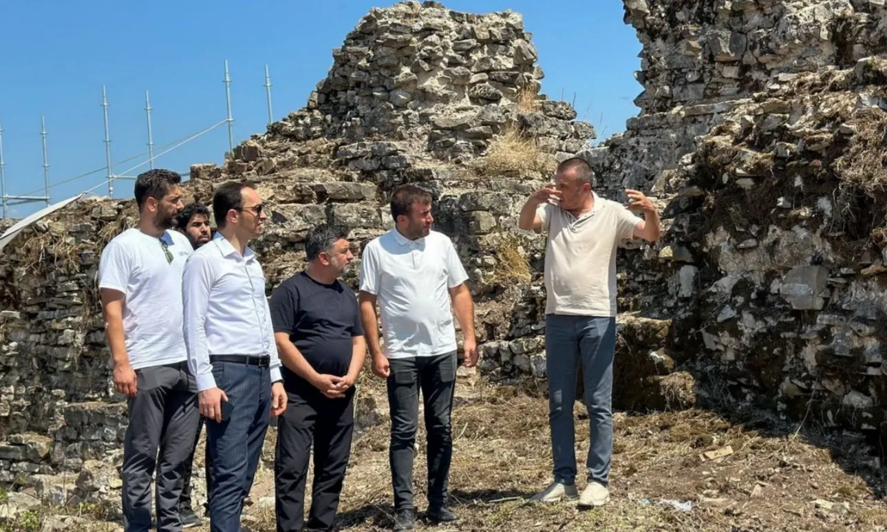 Söğütlü Harmantepe Kalesi'nde restorasyon çalışmaları başladı