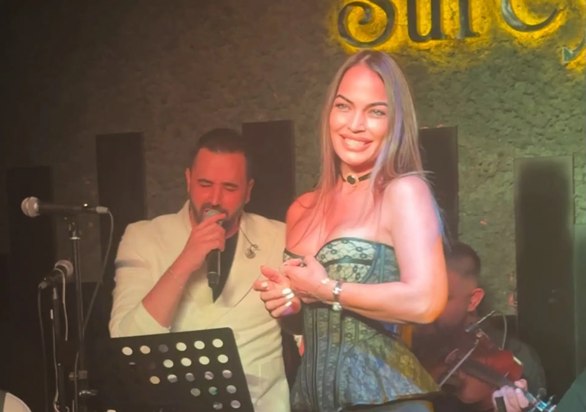 Gözde Demirbilek, Devran İskender aynı sahnede