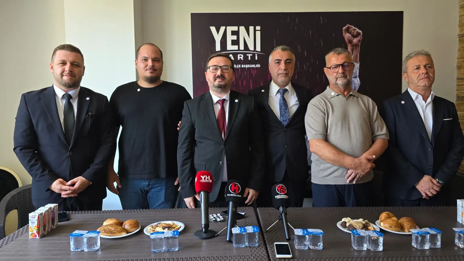 8 CHP’li Meclis Üyesinden 6’sı Yeni Parti’ye katıldı