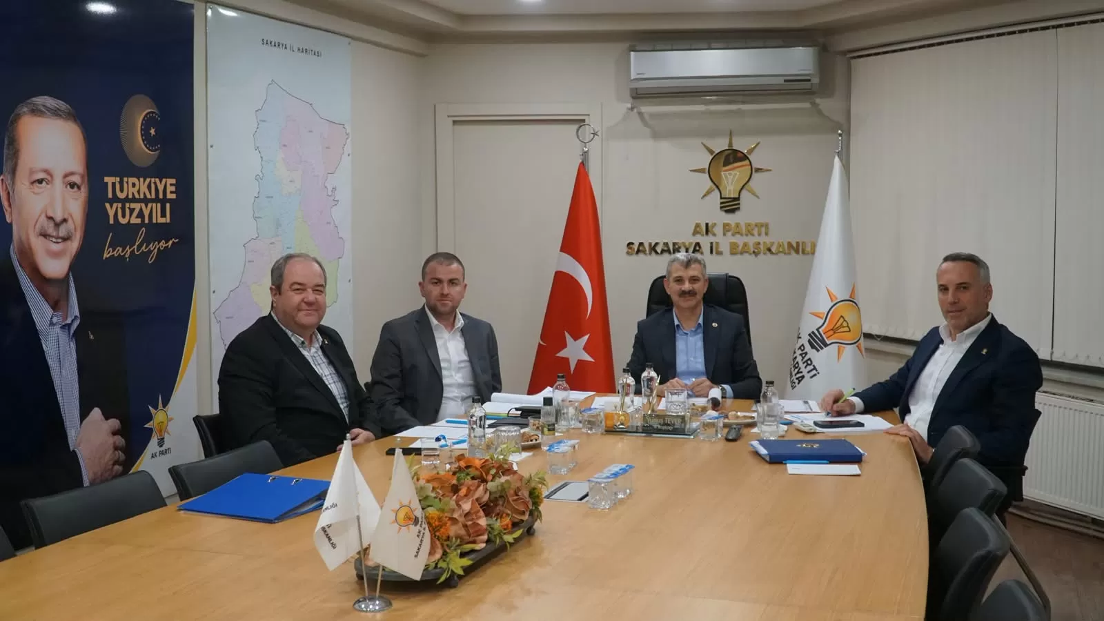 AK Parti Sakarya’da İstişare ve Değerlendirme Toplantısı Gerçekleştirildi