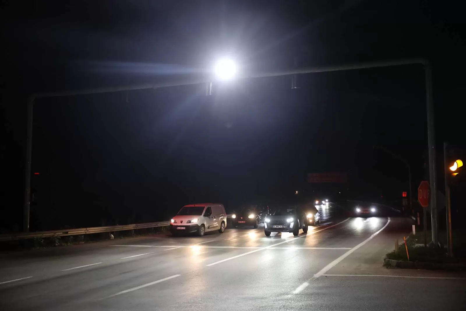 Şehirdeki karanlık kavşaklara Büyükşehir dokunuşu